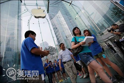 中国内地用户日花费179分钟在手机上