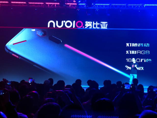 努比亚红魔游戏手机发布：RGB灯8GB内存2499元起