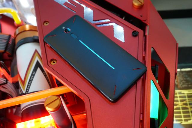 努比亚红魔游戏手机上手体验：除了处理器 其他配置近乎完美