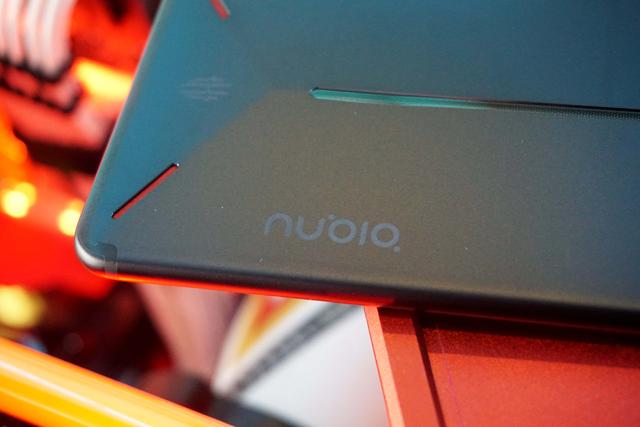 努比亚红魔游戏手机上手体验：除了处理器 其他配置近乎完美