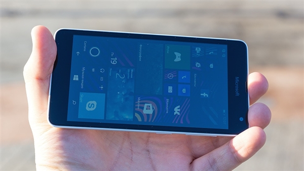 Lumia用户晒折腾成果：手机刷成系统共存
