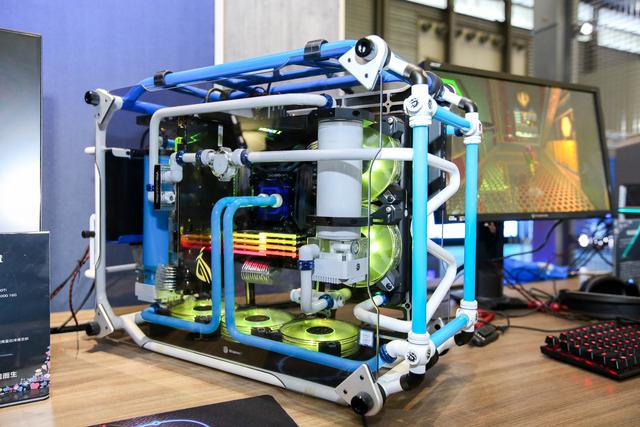 与众多终端厂商的暧昧中，藏着英特尔的游戏生态