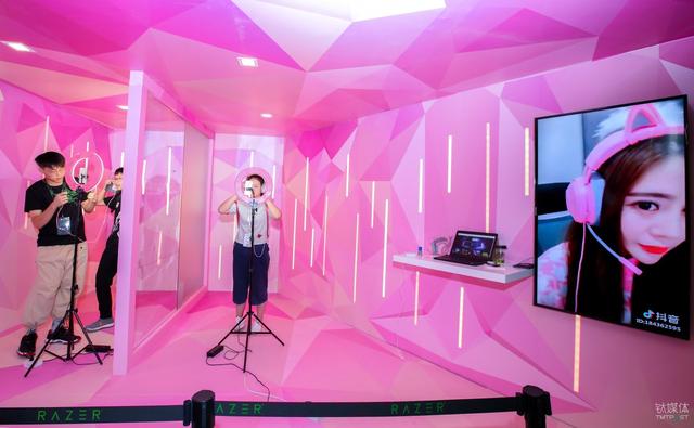 与众多终端厂商的暧昧中，藏着英特尔的游戏生态