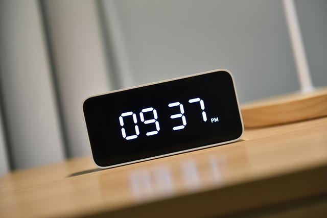 能听会说/高颜值 小米小爱智能闹钟开箱体验