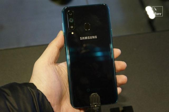 三星发布 Galaxy A8s：全球首款「钻孔屏」手机来了！