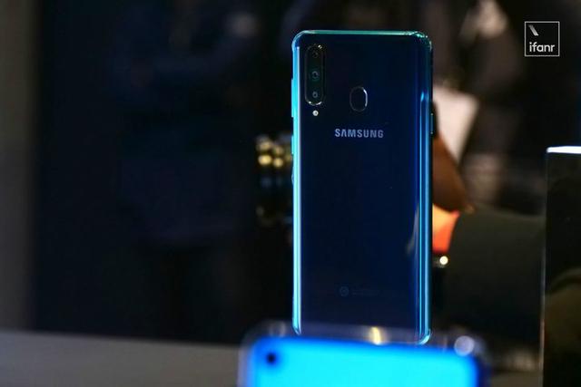 三星发布 Galaxy A8s：全球首款「钻孔屏」手机来了！