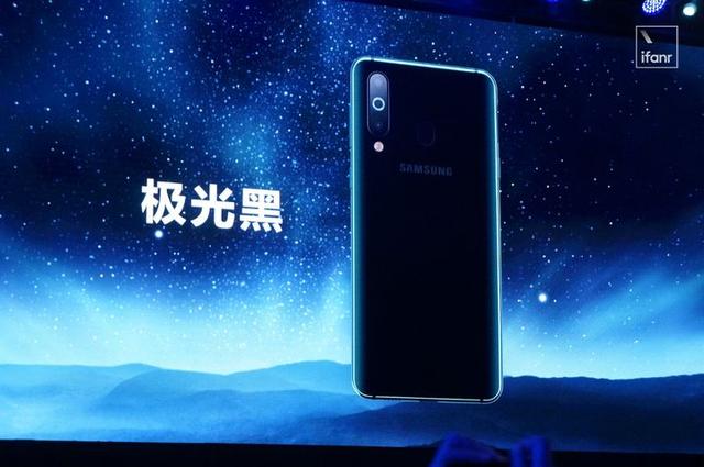 三星发布 Galaxy A8s：全球首款「钻孔屏」手机来了！