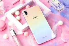 vivo X23幻彩版情人节视频引热议，网友：这才是我的爱情