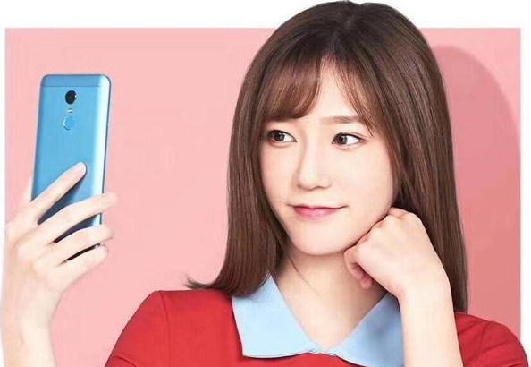 鹿晗女友关晓彤代言的华为Nova 2s，遇上小米千元全面屏