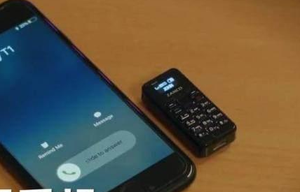 全世界最小的手机比麻将还小,但可能是最好的手机!