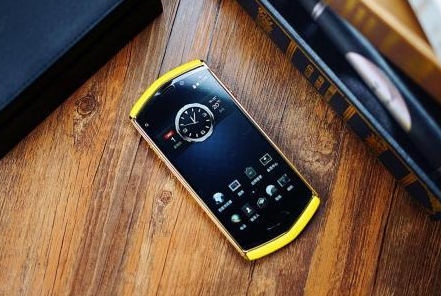 这款手机标价25888，是贫穷限制了我们的想象力