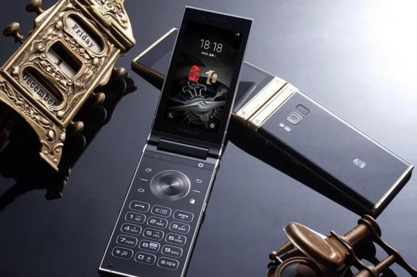 坚持"传承、创新、尊贵、思仁"的品牌理念,三星w2018翻