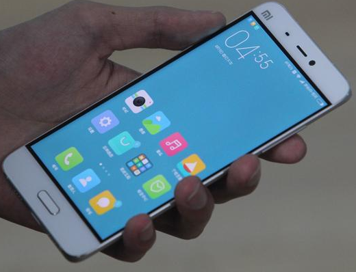 最强手机小米7年后发布,4K屏+骁龙845+无线充电!网友:帅炸