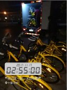 网友现场直击:ofo小黄车北京街头趁夜投放新车