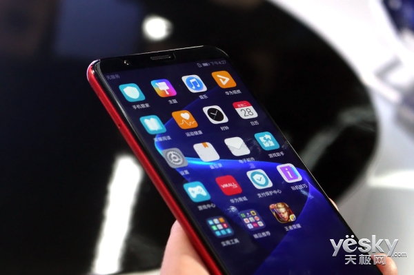 荣耀V10旗舰上手体验,用人工智能开挂吃鸡和王者荣耀的手机?