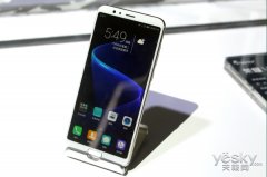 荣耀V10旗舰上手体验,用人工智能开挂吃鸡和王者荣耀的