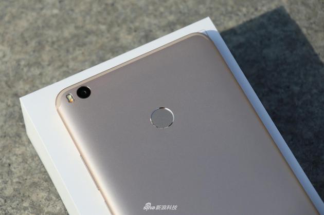 点击图片查看小米Max 2详细资料