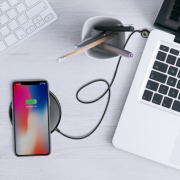 倍思无线充解锁充电新姿势 体积超过手机你会带上路吗？