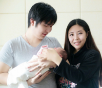 “超女”纪敏佳五洲产子,升级辣妈