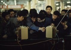 年轻人都不爱买电视了 都怪这款入影投影手机咯