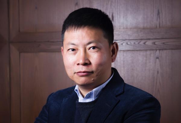 余承东称对手用政治手段阻止华为入美，华为官方却说不准确