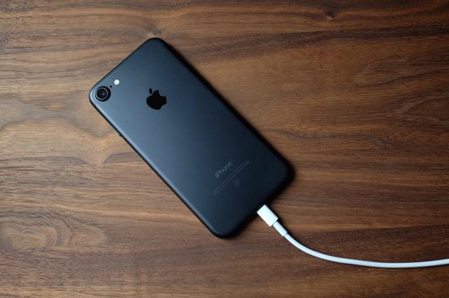 尴尬了！官方称iPhone手机寿命最多3年，实际大家都用4年