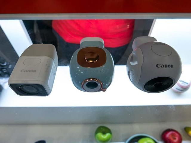 佳能发布了一个手机用的“100-400”，还带来了一款 360° 相机