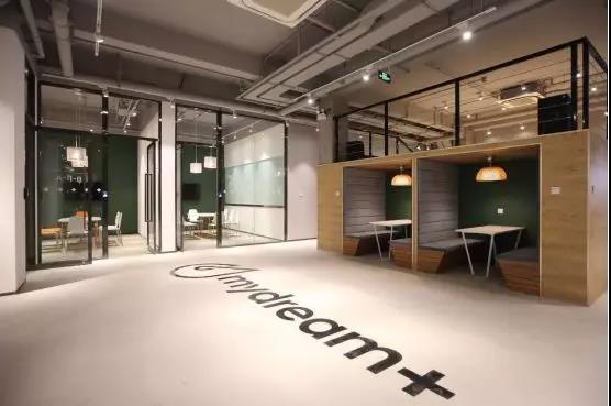 投资家网3月27日消息，据知情人士透露，日本软银集团打算向一家中国货车约车公司满帮集团投资10亿美元，“满帮集团”是“运满满”和“货车帮”合并而成的一家为卡车司机和需要运输货物的货主提供匹配服务的移动应用平台。