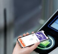 苹果手机现在才支持刷公交卡功能，但这该被安卓机鄙