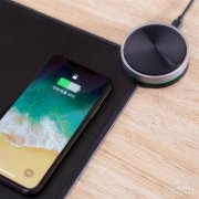 厉害了我的鼠标垫！竟然能给手机充电？