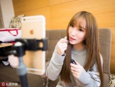 韩星玩快手、日妹迷抖音，这波输出很厉害