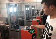 全国首例！“刷手机”就能进站乘火车！