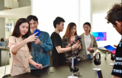 OPPO R15星云特别版红蓝渐变之美 获用户倍加称赞