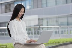 手机越来越像电脑，电脑也越来越像手机，你觉得谁能