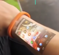 科幻电影或成现实？能让手臂变触控屏的腕带投影手机