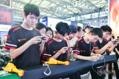 努比亚红魔游戏手机战地迷彩版亮相ChinaJoy