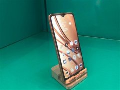 海信一口气发布三款新手机:前后双大屏 可阅读52小时