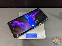夏普首款OLED曲面屏手机 AQUOS Zero台湾发布