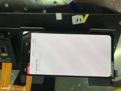 三星S10+真机曝光 前置打孔双摄确认！