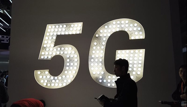 小米展台的5G标志，5G同样也是很多厂商展台上最醒目的标志。 本文图片 澎湃新闻记者 杨鑫倢