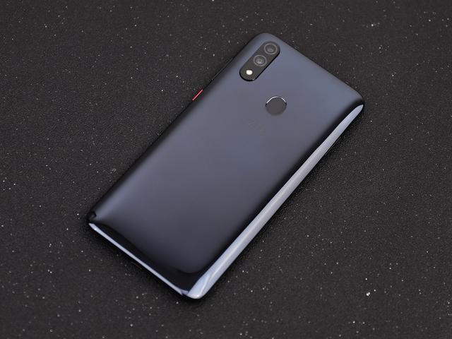 中兴Blade V10：Redmi之外的另一选择