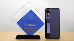 中国移动首款自主品牌5G手机 先行者X1获“MWCS最佳5G手