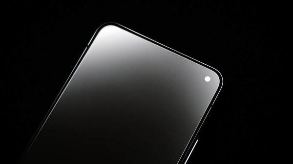 以“挖孔屏”为趋势的全屏幕设计潮流  由 vivo S5 开启